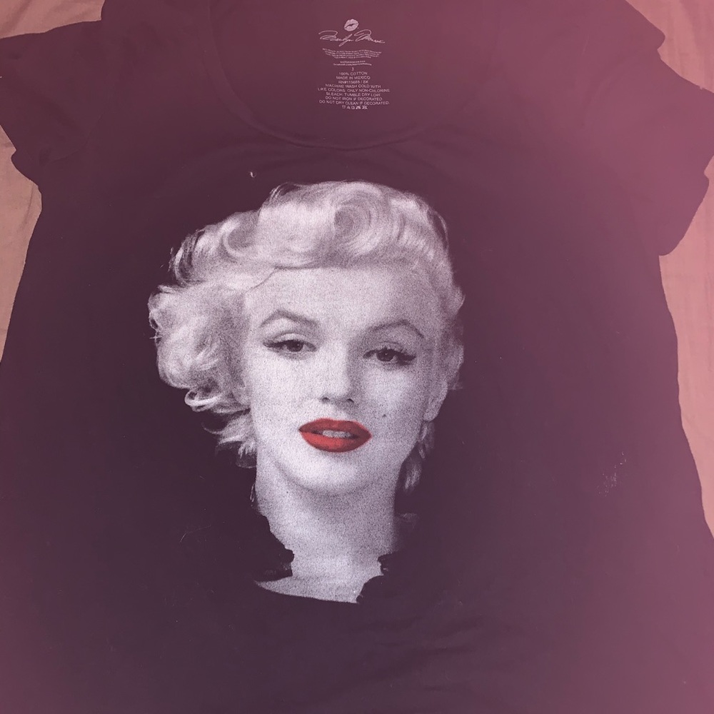 Marilyn Monroe black t-shirt
